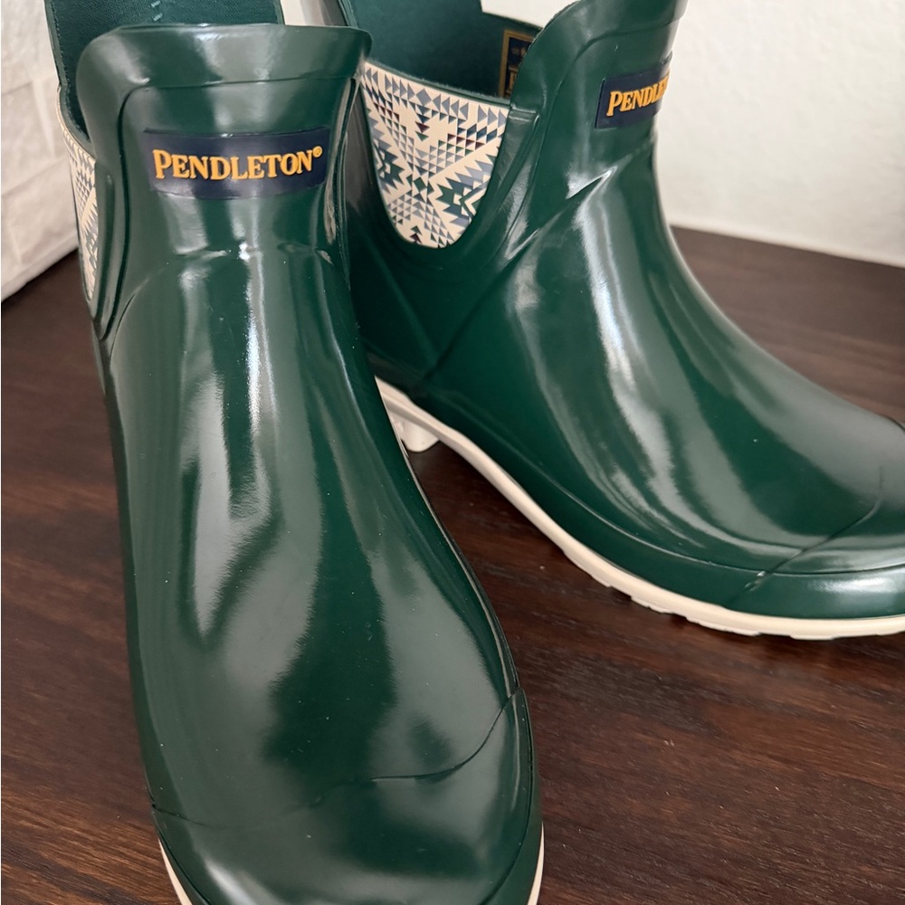 PENDLETON WOMEN'S SMITH ROCK GLOSS CHELSEA RAIN BOOTS! Size 8